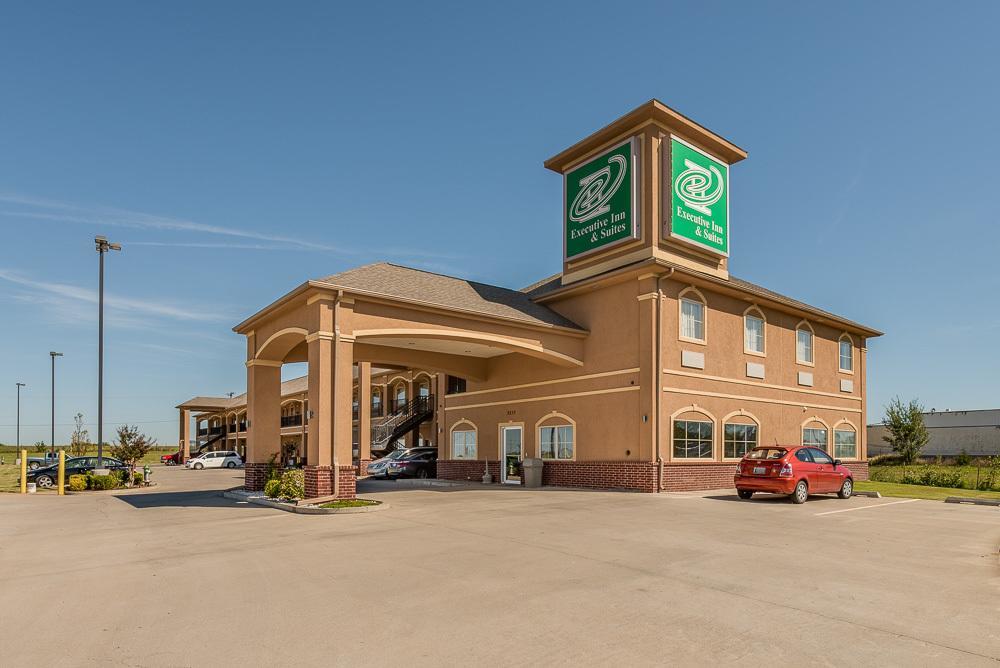 Executive Inn & Suites Cushing Esterno foto
