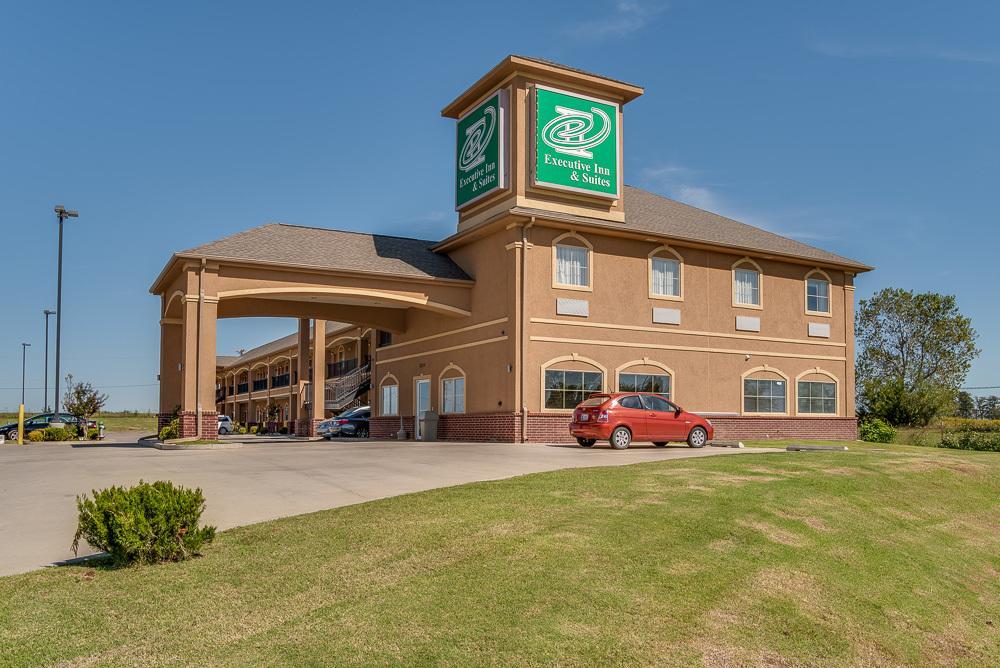 Executive Inn & Suites Cushing Esterno foto