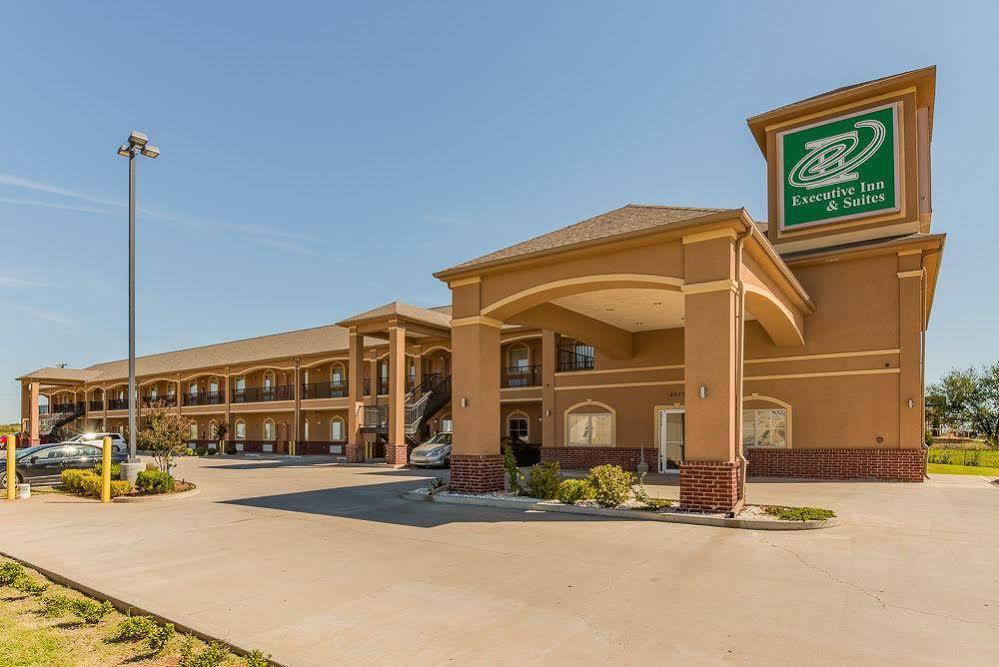 Executive Inn & Suites Cushing Esterno foto